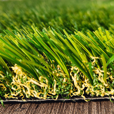 35 mm Altezza del palo 11200 Dtex Multiuso Paesaggio artificiale verde Erba per decorazioni e divertimenti all'aperto