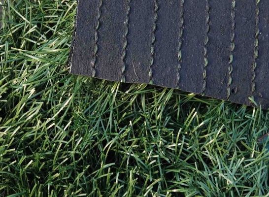 140 punti di sutura/m2 di erba artificiale sportiva sintetica con 32 mm di altezza per paesaggio e giardinaggio