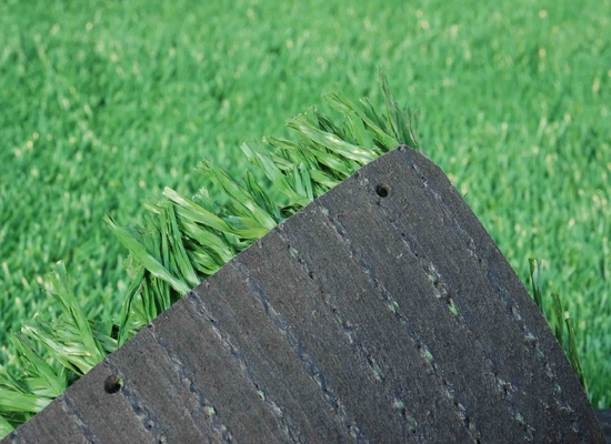Erba artificiale verde smeraldo da 40 mm con calibro 3/8 per la costruzione di campi sportivi all'aperto