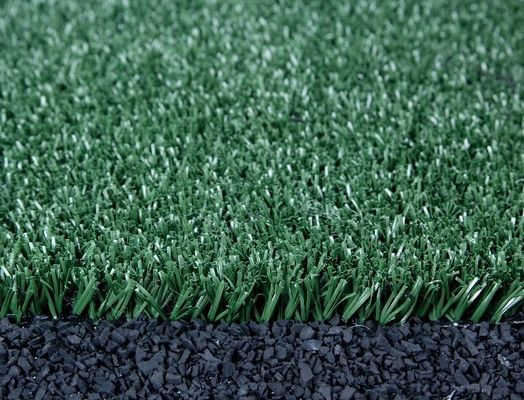 Erba da calcio in materiale PP con altezza del pelo di 15 mm, 12000 Dtex e rivestimento in PU per campi sportivi all'aperto