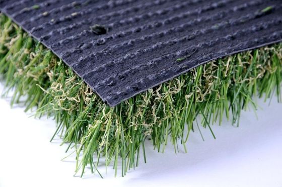 Erba artificiale ad alta densità da 35 mm con 16800 punti/mq ed eccellente permeabilità all'acqua per l'arredamento del paesaggio