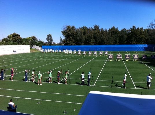 Erba artificiale da calcio con altezza del pelo di 32 mm con supporto CPP+LENO e rivestimento in lattice SBR