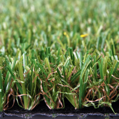 Erba artificiale ibrida da 140 punti/m con altezza del pelo di 25 mm e adesivo in lattice SBR per un aspetto realistico nei giardini
