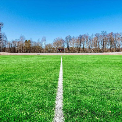 Calcio erba artificiale di misura 5/8 pollici materiale PE colore verde erba finta per campi da calcio e campi da gioco scolastici
