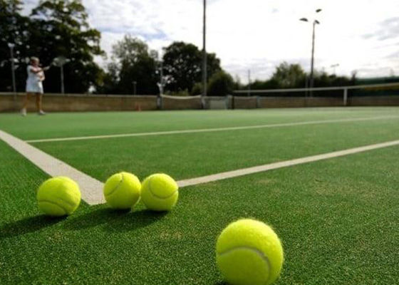 19 mm altezza di pila erba artificiale UV resistente per campi sportivi con installazione non riempiti