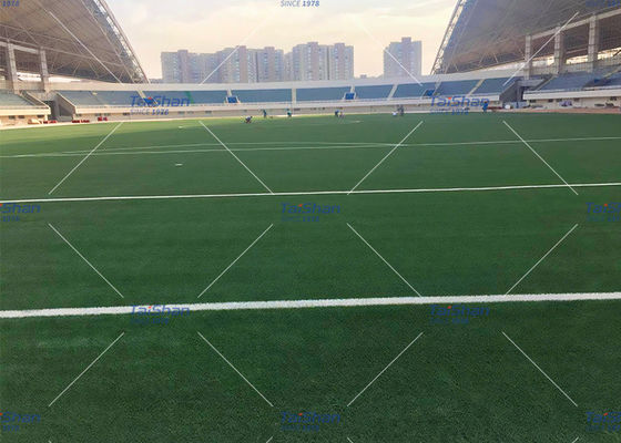 Terreno artificiale ad alta densità di altezza 55 mm certificato FIFA per campi da calcio a bassa manutenzione