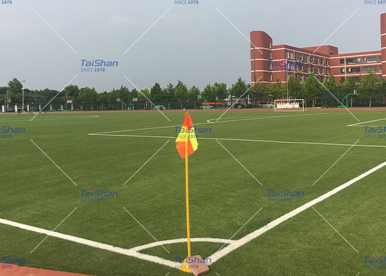 Terreno artificiale ad alta densità di altezza 55 mm certificato FIFA per campi da calcio a bassa manutenzione
