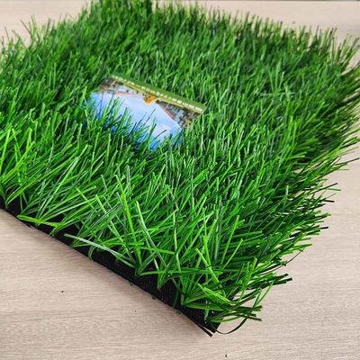 50 mm di calcio di erba artificiale 160 punti/M di erba finta per campi da calcio e attività all'aperto con poca manutenzione