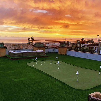 Grass artificiale per golf verde Dtex 6000 15mm Grass artificiale con fibra curva per sport e giardini