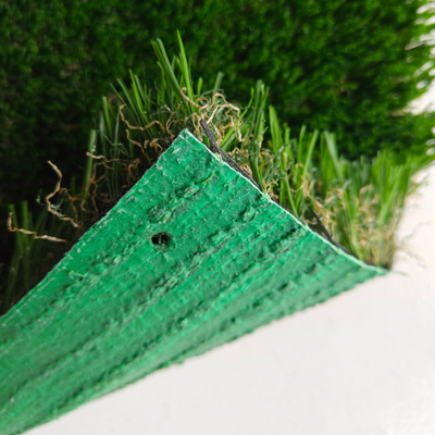 Giocattolo versatile erba artificiale resistente ai raggi UV per paesaggi e parchi giochi con lattice verde SBR