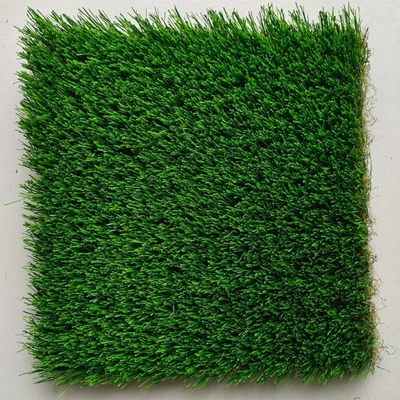 48 mm Altezza dell'erba 180 punti/m erba verde finta con grande resistenza ai raggi UV per spazi di svago all'aperto e campi