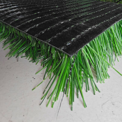50 mm di altezza del palo di erba artificiale sportiva con 14000 Dtex e UV resistente per campi da calcio