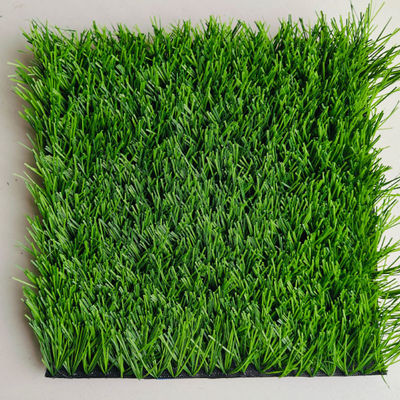 Tappeto erboso artificiale con resistenza ai raggi UV, altezza del pelo di 50 mm, per campi da calcio standard