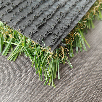Erba verde artificiale da 30 mm per la posa e la decorazione con colori vivaci e un forte supporto adesivo
