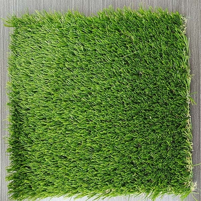Performance di alta permeabilità all'acqua di 30 mm erba verde artificiale con adesivo PU utilizzato per campi di svago