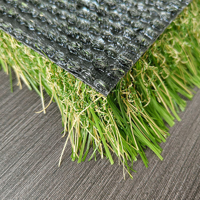 50 mm di erba artificiale multiuso con ottima resistenza all'acqua e ai raggi UV