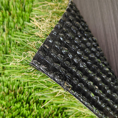 50 mm di erba artificiale multiuso con ottima resistenza all'acqua e ai raggi UV