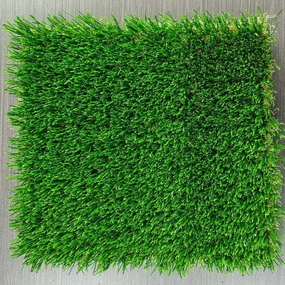 Tocco morbido, aspetto naturale e erba artificiale di lunga durata adatta per la posa di parchi e giardini