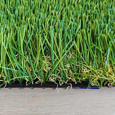 Erba artificiale verde con basso costo di manutenzione e elevata densità di 10500-21000 punti/mq