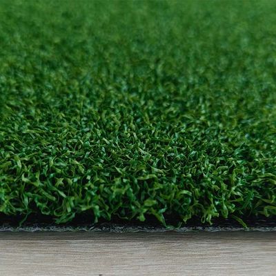 Erba artificiale da golf con altezza del pelo di 17 mm ad alta densità e adesivo PU per putting green sintetici