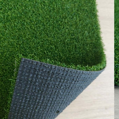 15mm di golf di erba artificiale di alte prestazioni con grande resistenza ai raggi UV superficie piatta e sensibilità morbida