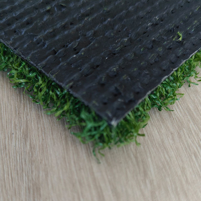 15mm di golf di erba artificiale di alte prestazioni con grande resistenza ai raggi UV superficie piatta e sensibilità morbida