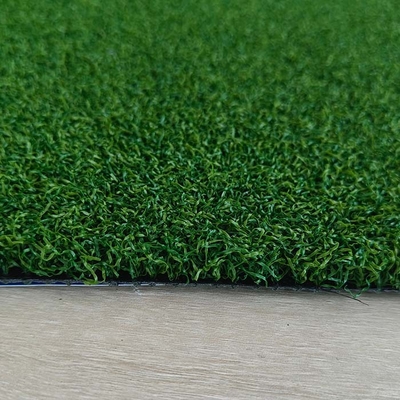 15mm di golf di erba artificiale di alte prestazioni con grande resistenza ai raggi UV superficie piatta e sensibilità morbida