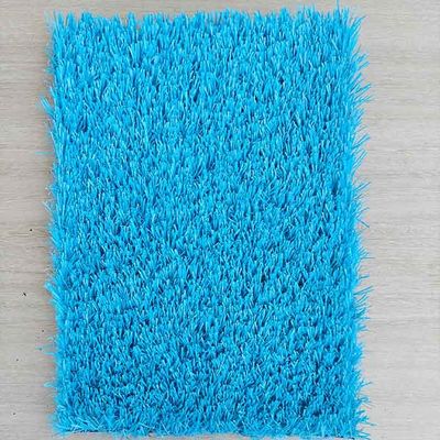 Erba sintetica antistatica con altezza del pelo di 20 mm, ottima resistenza ai raggi UV e bassa manutenzione per campi sportivi