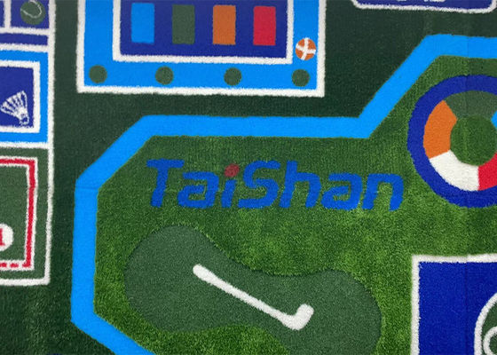 Erba artificiale resistente ai raggi UV con installazione facile per qualsiasi occasione