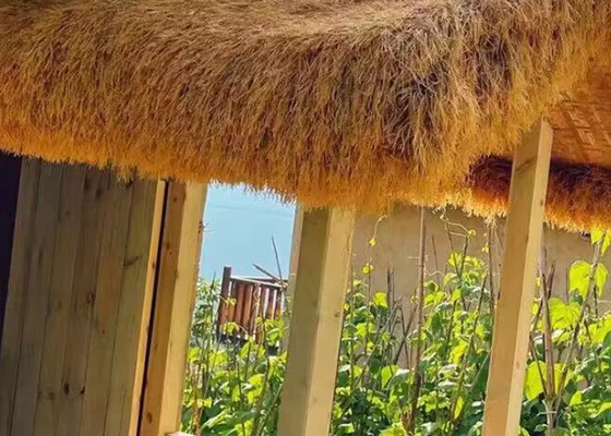 Paesaggistica Tetti di paglia sintetica con alta morbidezza Retardante la fiamma erba di paglia artificiale