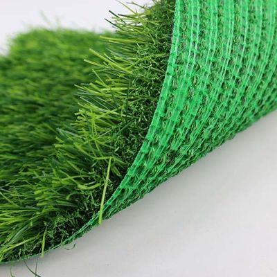 Tappeto erboso artificiale a bassa manutenzione con altezza del pelo di 45 mm con 5-8 anni di garanzia per giardini e cortili