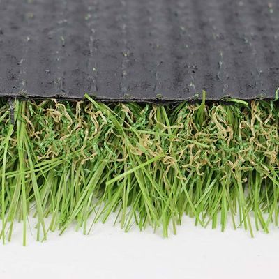 Erba artificiale sintetica resistente ai raggi UV personalizzata con altezza del pelo di 43 mm e densità di 200 punti/m per paesaggistica