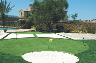 Erba artificiale da golf con altezza del pelo di 17 mm ad alta densità e adesivo PU per putting green sintetici