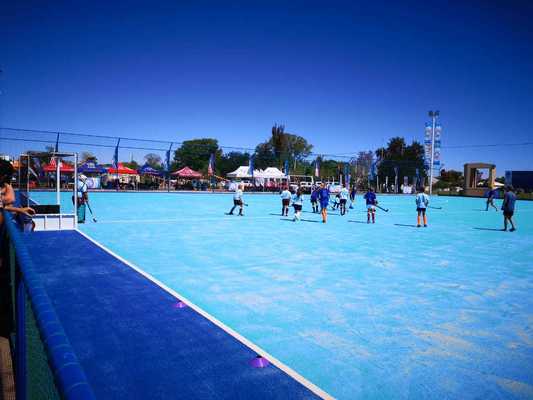 Terreno artificiale di hockey certificato FIH con altezza di 14 mm e spruzzo d'acqua per un gioco costante