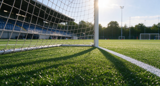 Erba artificiale per campi da calcio professionali certificata FIFA a bassa manutenzione e resistente ai raggi UV