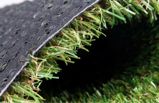 Erba artificiale ibrida da 140 punti/m con altezza del pelo di 25 mm e adesivo in lattice SBR per un aspetto realistico nei giardini