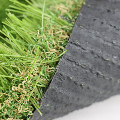 Erba artificiale sintetica resistente ai raggi UV personalizzata con altezza del pelo di 43 mm e densità di 200 punti/m per paesaggistica