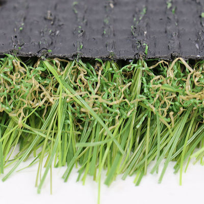 Erba artificiale da 45 mm per paesaggio con lunghezze di rotoli personalizzabili Alta permeabilità all'acqua e resistenza al fuoco per giardini e cortili