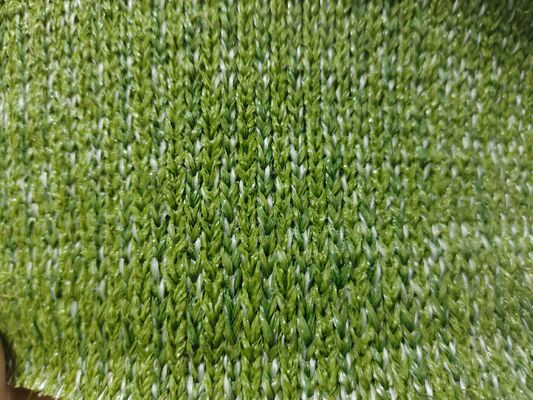 Prato sintetico intrecciato con altezza del pelo di 22 mm e alta permeabilità, adatto agli animali domestici