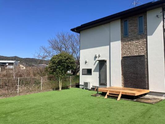 Erba Sintetica ad Alta Densità con Altezza del Pelo di 30mm e Supporto in Lattice SBR per Paesaggistica e Giardini