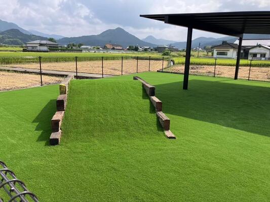 40 mm Altezza di pila Alta densità Multicolore erba sintetica per il tempo libero per cortili e giardini