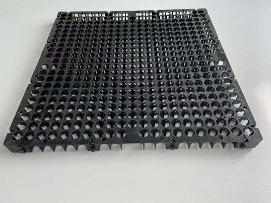 Pannello drenante in plastica di spessore 30 mm per posa sotto erba sintetica paesaggistica